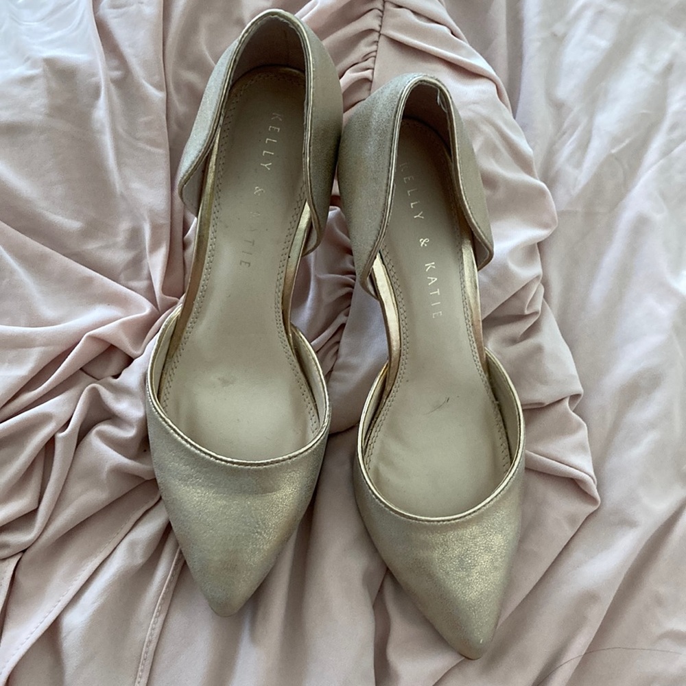 NWOB champagne pink gold pointed toe heels